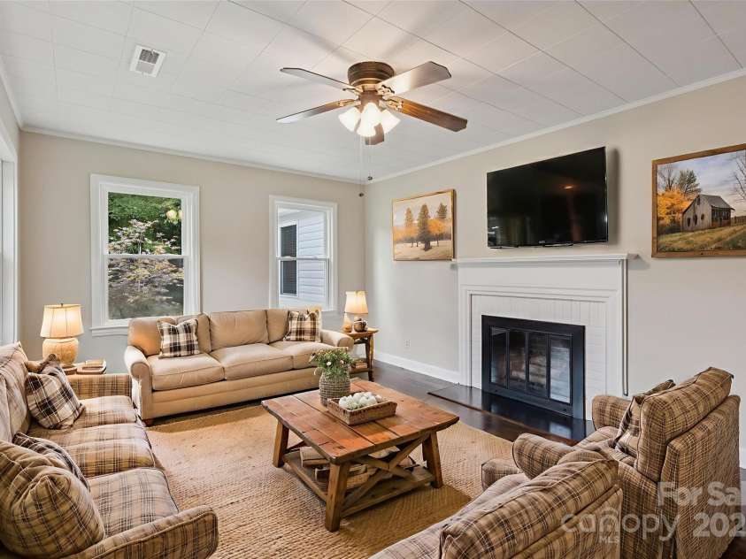 4729 Hickory Grove Road, Gastonia, NC 28056.  MLS# CAR4286209, YatesRealty ID 31596. 