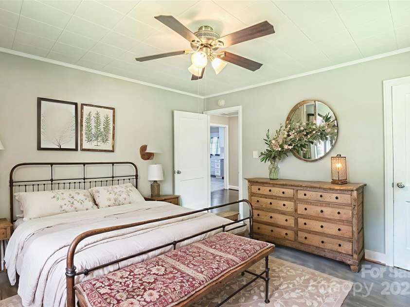 4729 Hickory Grove Road, Gastonia, NC 28056.  MLS# CAR4286209, YatesRealty ID 31596. 