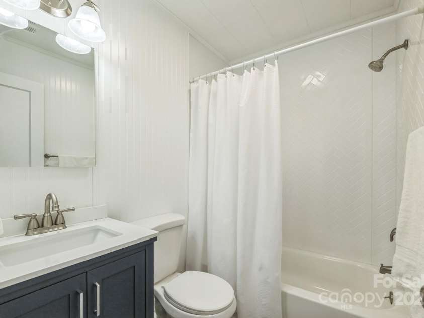4729 Hickory Grove Road, Gastonia, NC 28056.  MLS# CAR4286209, YatesRealty ID 31596. 