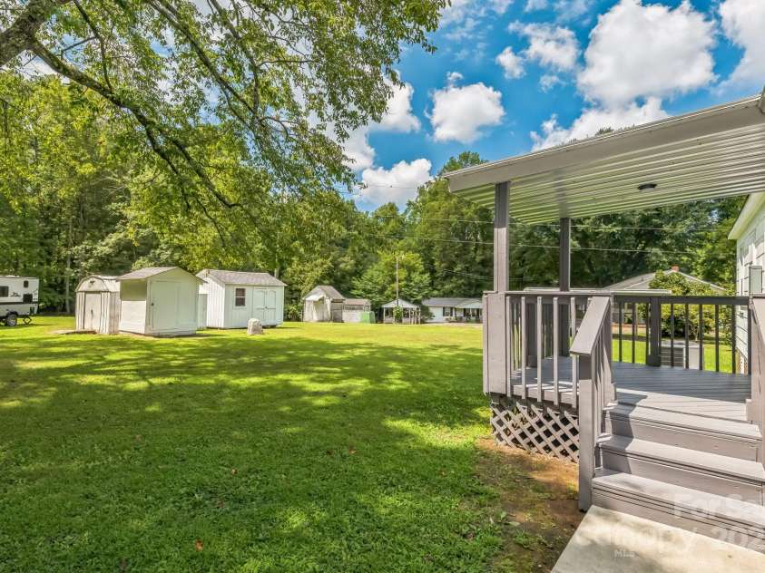 4729 Hickory Grove Road, Gastonia, NC 28056.  MLS# CAR4286209, YatesRealty ID 31596. 