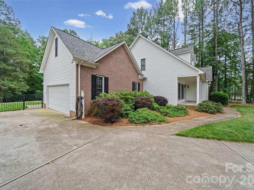 8871 Erbach Lane, Mount Pleasant, NC 28124.  MLS# CAR4394187, YatesRealty ID 31597. 