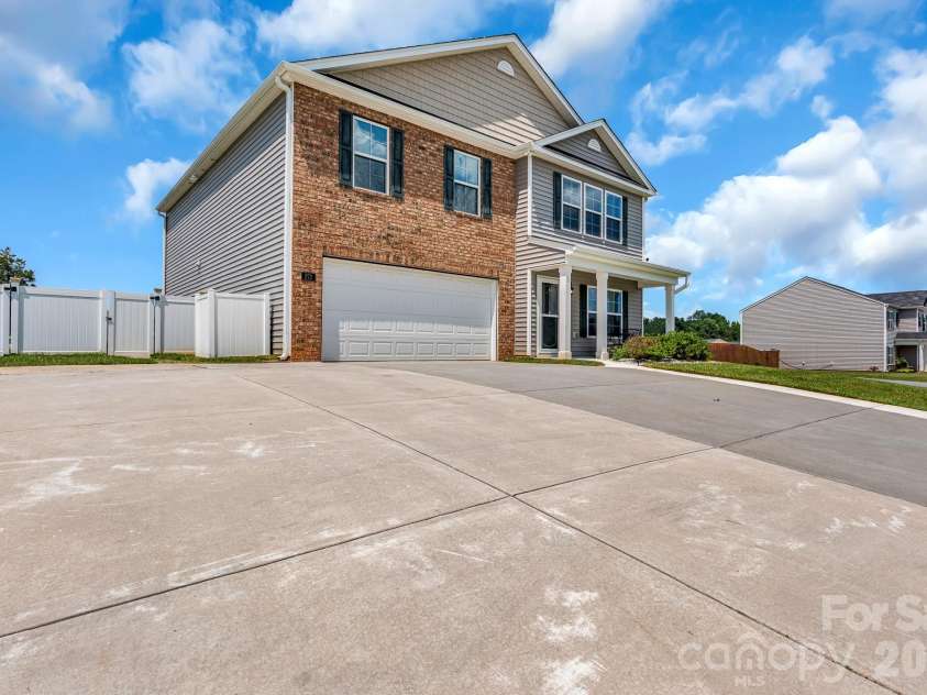 272 Daniel Drive, Lexington, NC 27295.  MLS# CAR4393351, YatesRealty ID 31598. 