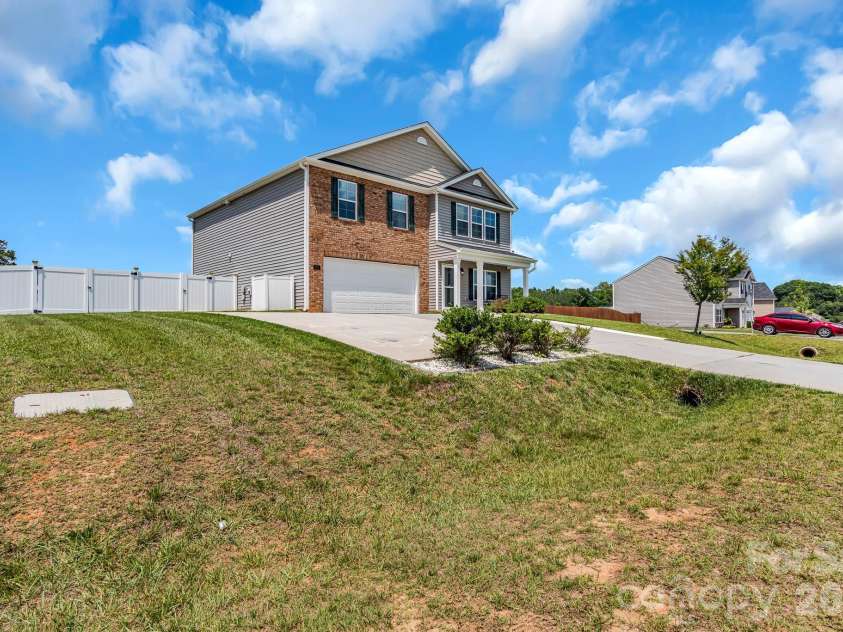 272 Daniel Drive, Lexington, NC 27295.  MLS# CAR4393351, YatesRealty ID 31598. 