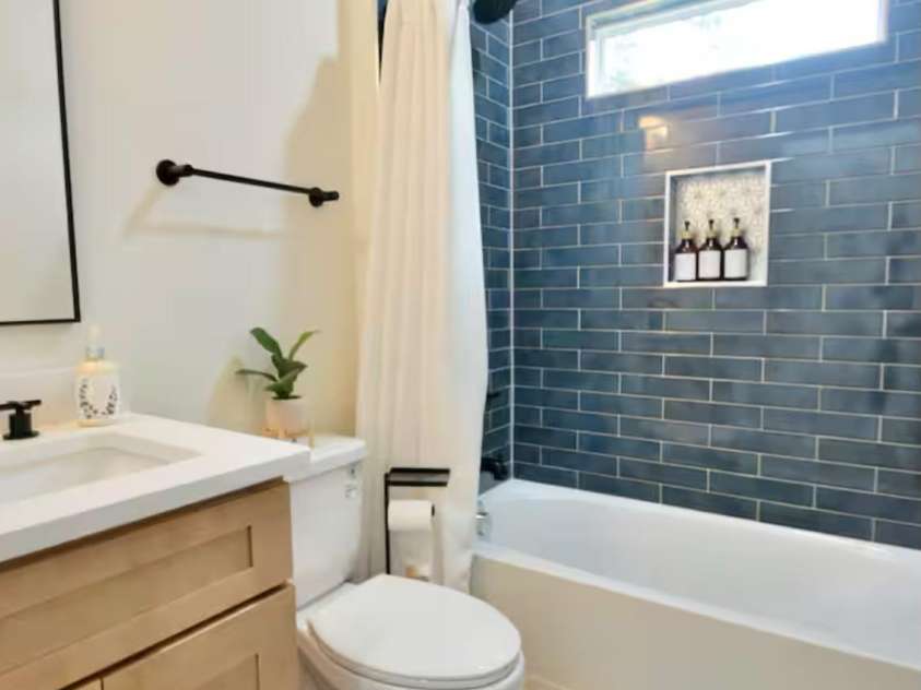 1055 Wellman Street, Gastonia, NC 28054.  MLS# CAR4320447, YatesRealty ID 316. Full Bathroom for Bedroom 2 and 3