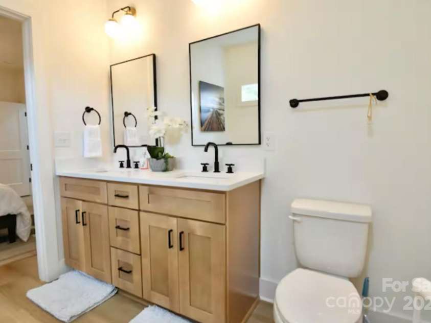 1055 Wellman Street, Gastonia, NC 28054.  MLS# CAR4320447, YatesRealty ID 316. Master Ensuite Bathroom