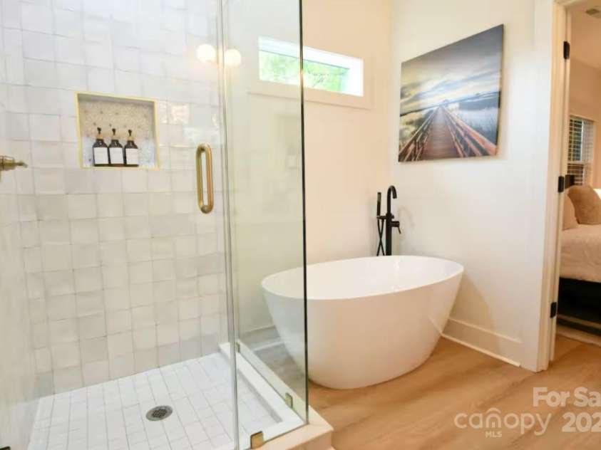1055 Wellman Street, Gastonia, NC 28054.  MLS# CAR4320447, YatesRealty ID 316. Master Ensuite Bathroom