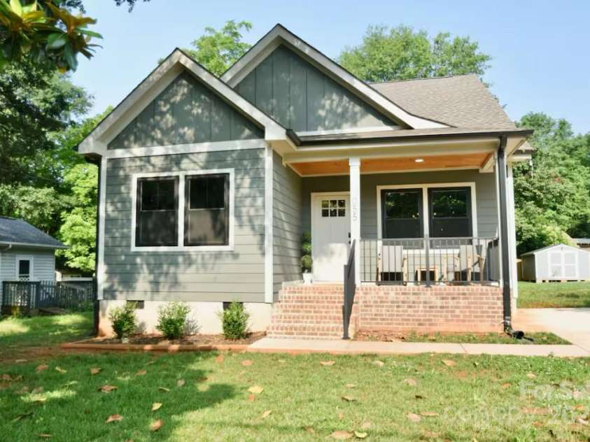 1055 Wellman Street, Gastonia, NC 28054.  MLS# CAR4320447, YatesRealty ID 316. Welcome Home