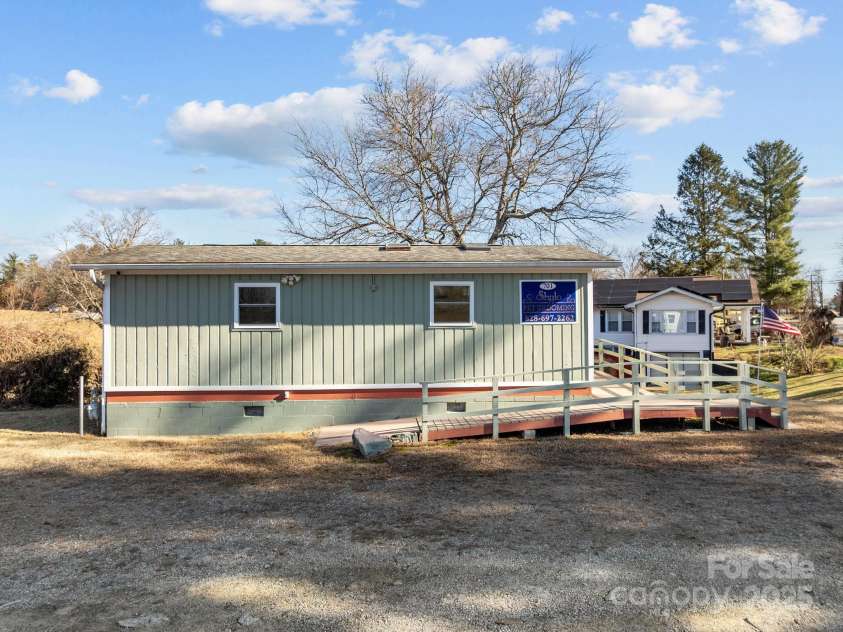 701 Dana Road, Hendersonville, NC 28792.  MLS# CAR4333517, YatesRealty ID 3160. 