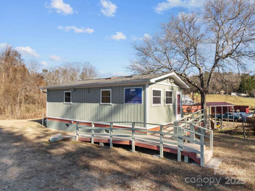 701 Dana Road, Hendersonville, NC 28792.  MLS# CAR4333517, YatesRealty ID 3160. 