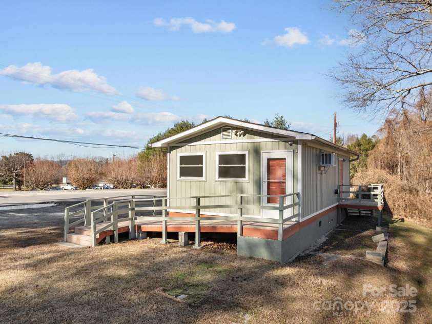 701 Dana Road, Hendersonville, NC 28792.  MLS# CAR4333517, YatesRealty ID 3160. 