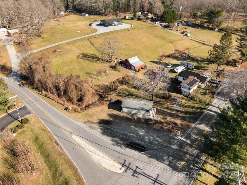 701 Dana Road, Hendersonville, NC 28792.  MLS# CAR4333517, YatesRealty ID 3160. 
