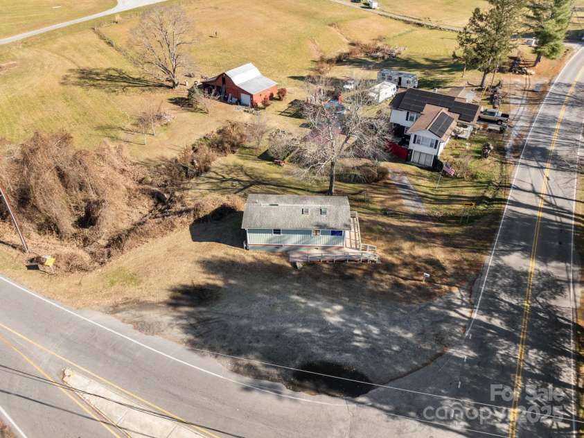 701 Dana Road, Hendersonville, NC 28792.  MLS# CAR4333517, YatesRealty ID 3160. 