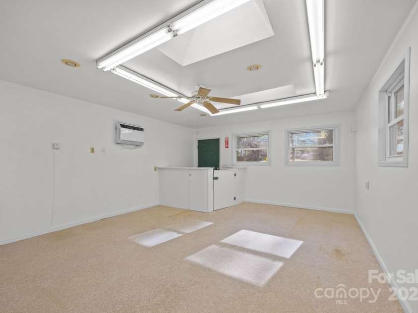 701 Dana Road, Hendersonville, NC 28792.  MLS# CAR4333517, YatesRealty ID 3160. 