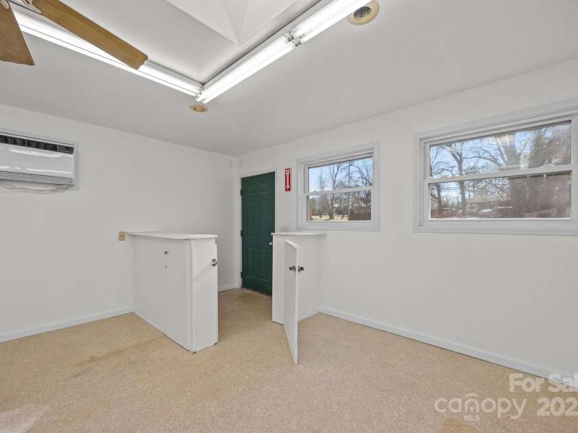 701 Dana Road, Hendersonville, NC 28792.  MLS# CAR4333517, YatesRealty ID 3160. 