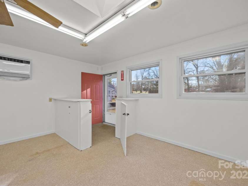 701 Dana Road, Hendersonville, NC 28792.  MLS# CAR4333517, YatesRealty ID 3160. 