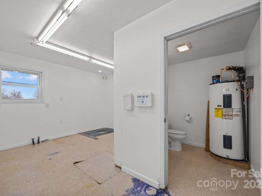 701 Dana Road, Hendersonville, NC 28792.  MLS# CAR4333517, YatesRealty ID 3160. 