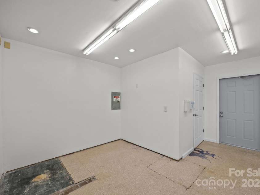 701 Dana Road, Hendersonville, NC 28792.  MLS# CAR4333517, YatesRealty ID 3160. 