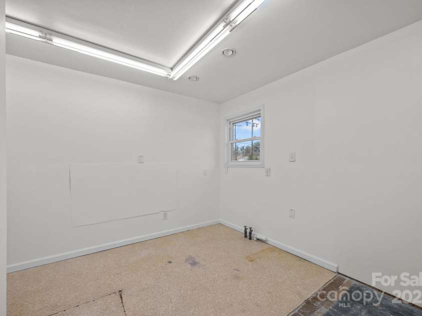 701 Dana Road, Hendersonville, NC 28792.  MLS# CAR4333517, YatesRealty ID 3160. 