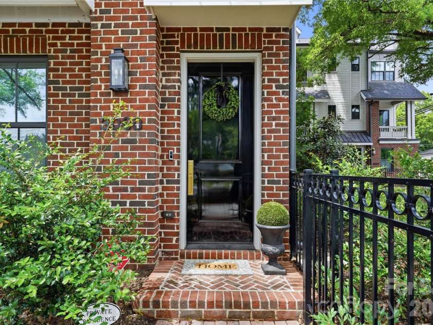 3060 Selwyn Avenue, Charlotte, NC 28209.  MLS# CAR4375159, YatesRealty ID 31601. 