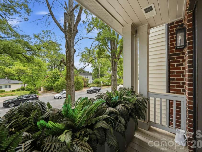 3060 Selwyn Avenue, Charlotte, NC 28209.  MLS# CAR4375159, YatesRealty ID 31601. 