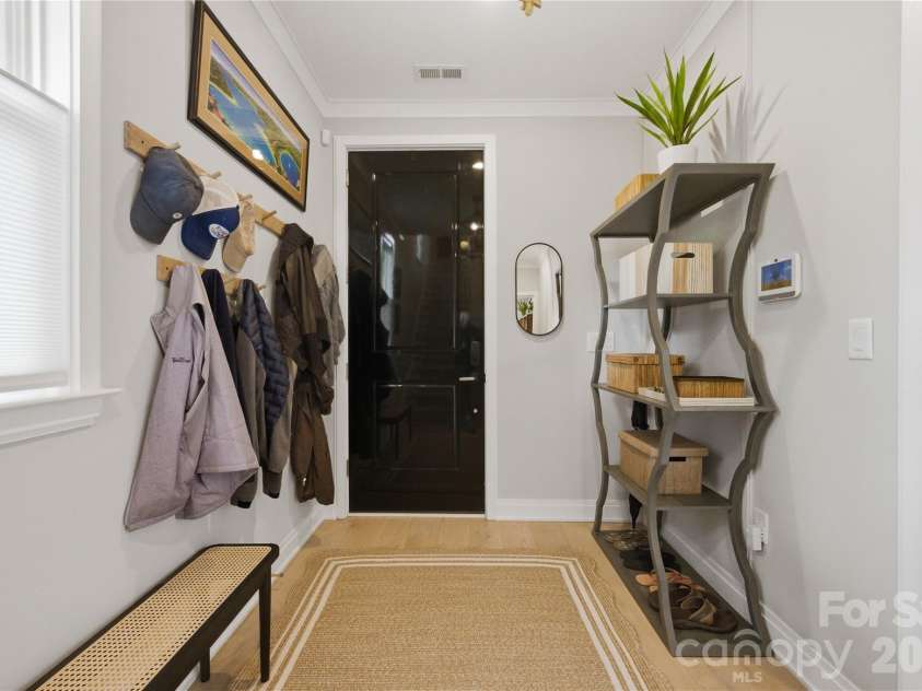 3060 Selwyn Avenue, Charlotte, NC 28209.  MLS# CAR4375159, YatesRealty ID 31601. 