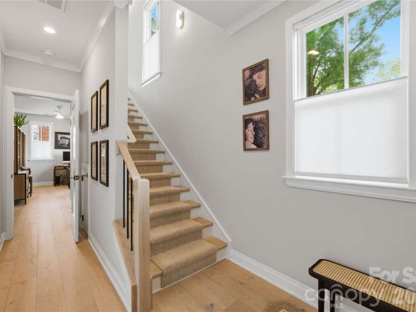 3060 Selwyn Avenue, Charlotte, NC 28209.  MLS# CAR4375159, YatesRealty ID 31601. 