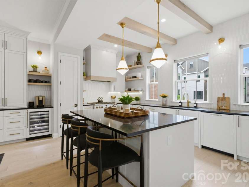 3060 Selwyn Avenue, Charlotte, NC 28209.  MLS# CAR4375159, YatesRealty ID 31601. 
