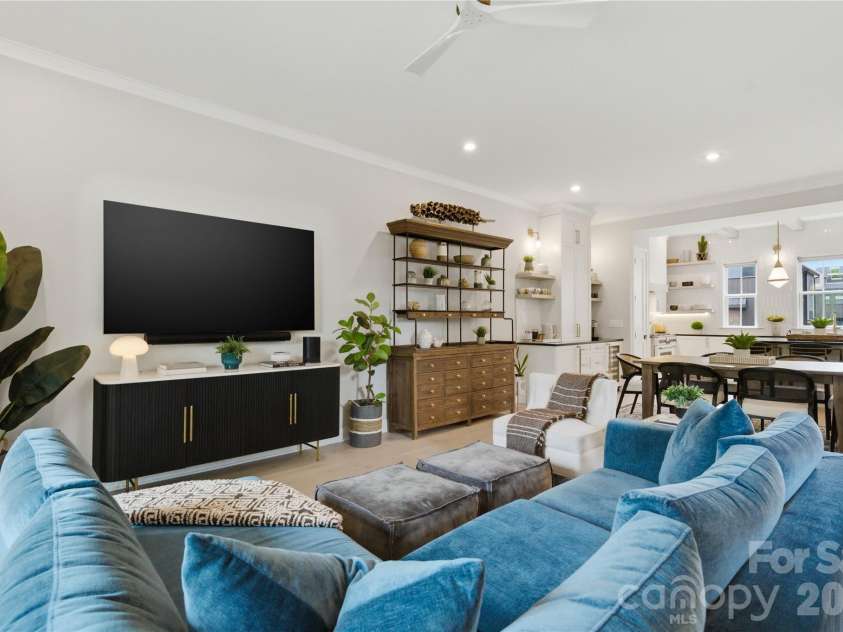 3060 Selwyn Avenue, Charlotte, NC 28209.  MLS# CAR4375159, YatesRealty ID 31601. 