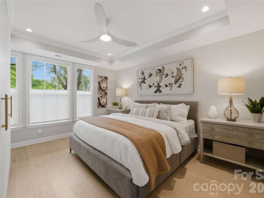 3060 Selwyn Avenue, Charlotte, NC 28209.  MLS# CAR4375159, YatesRealty ID 31601. 