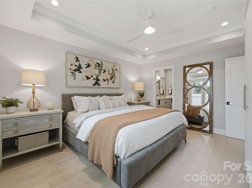 3060 Selwyn Avenue, Charlotte, NC 28209.  MLS# CAR4375159, YatesRealty ID 31601. 