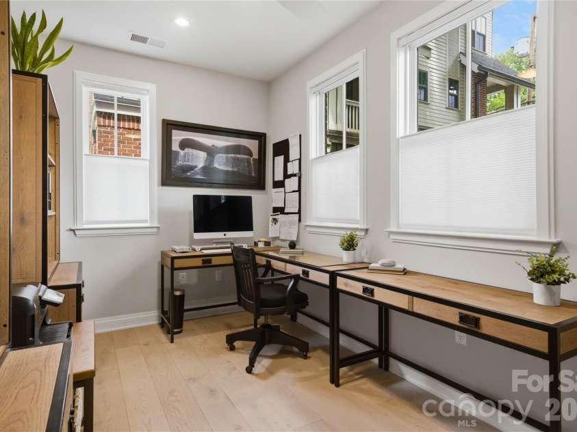 3060 Selwyn Avenue, Charlotte, NC 28209.  MLS# CAR4375159, YatesRealty ID 31601. 