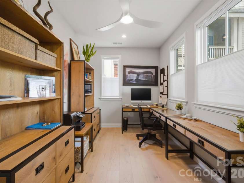 3060 Selwyn Avenue, Charlotte, NC 28209.  MLS# CAR4375159, YatesRealty ID 31601. 