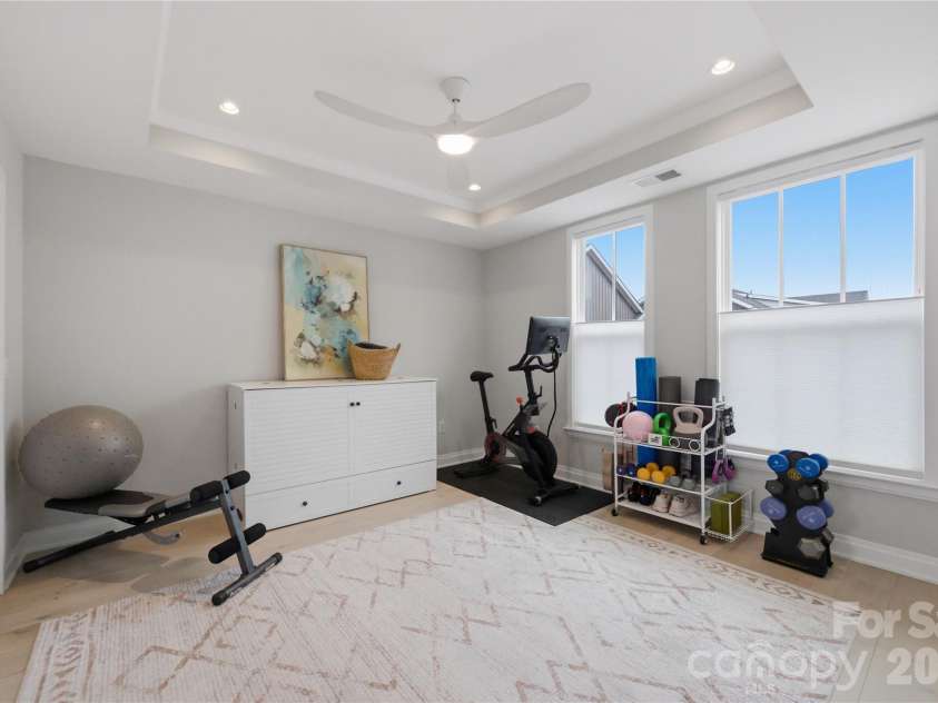 3060 Selwyn Avenue, Charlotte, NC 28209.  MLS# CAR4375159, YatesRealty ID 31601. 