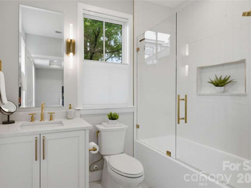 3060 Selwyn Avenue, Charlotte, NC 28209.  MLS# CAR4375159, YatesRealty ID 31601. 