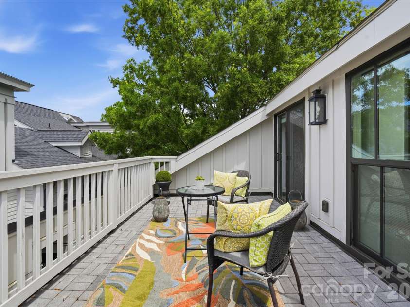 3060 Selwyn Avenue, Charlotte, NC 28209.  MLS# CAR4375159, YatesRealty ID 31601. 
