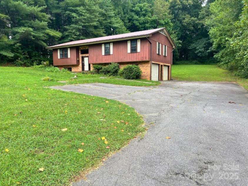 5679 Styers Ferry Road, Clemmons, NC 27012.  MLS# CAR4287916, YatesRealty ID 31601. 