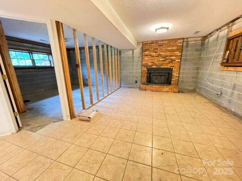 5679 Styers Ferry Road, Clemmons, NC 27012.  MLS# CAR4287916, YatesRealty ID 31601. 