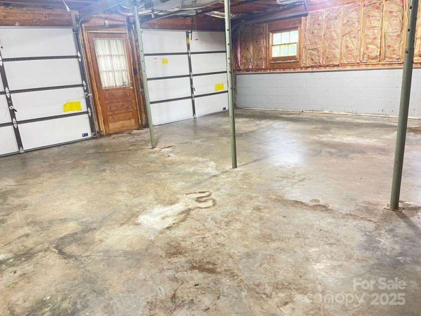5679 Styers Ferry Road, Clemmons, NC 27012.  MLS# CAR4287916, YatesRealty ID 31601. 