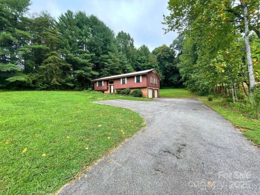 5679 Styers Ferry Road, Clemmons, NC 27012.  MLS# CAR4287916, YatesRealty ID 31601. 