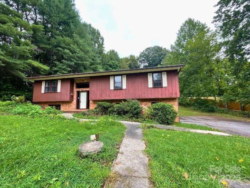 5679 Styers Ferry Road, Clemmons, NC 27012.  MLS# CAR4287916, YatesRealty ID 31601. 