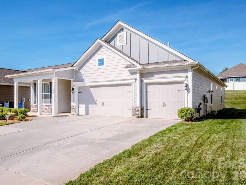 122 Coddle Way, Mooresville, NC 28115.  MLS# CAR4370294, YatesRealty ID 31603. 3-car Garage!