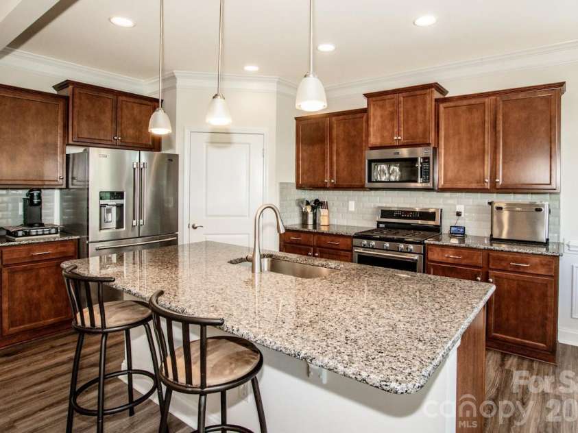 122 Coddle Way, Mooresville, NC 28115.  MLS# CAR4370294, YatesRealty ID 31603. Beautiful Kitchen!