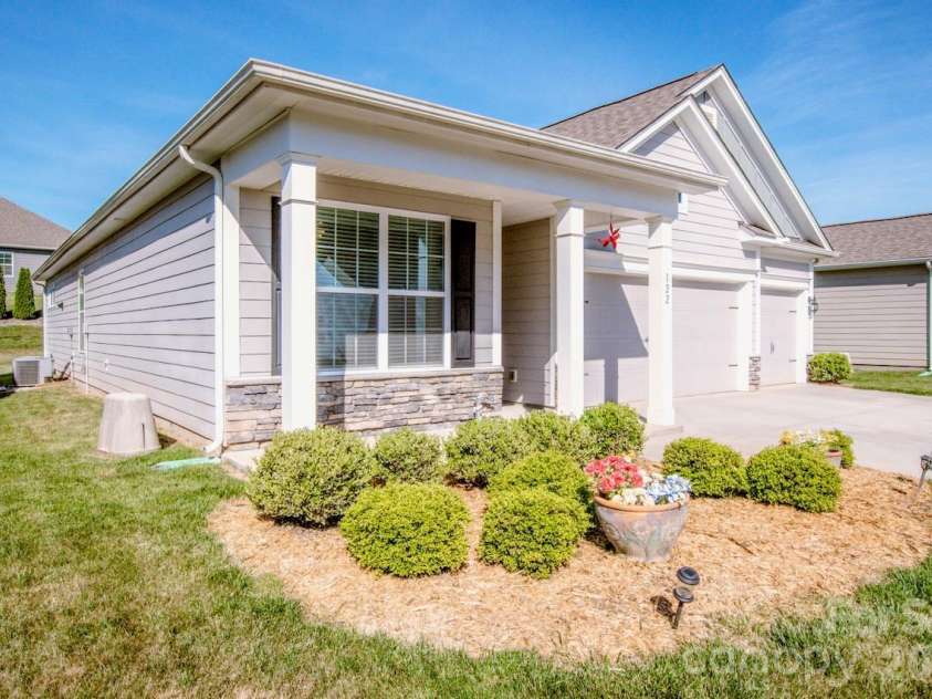 122 Coddle Way, Mooresville, NC 28115.  MLS# CAR4370294, YatesRealty ID 31603. Nicely Landscaped