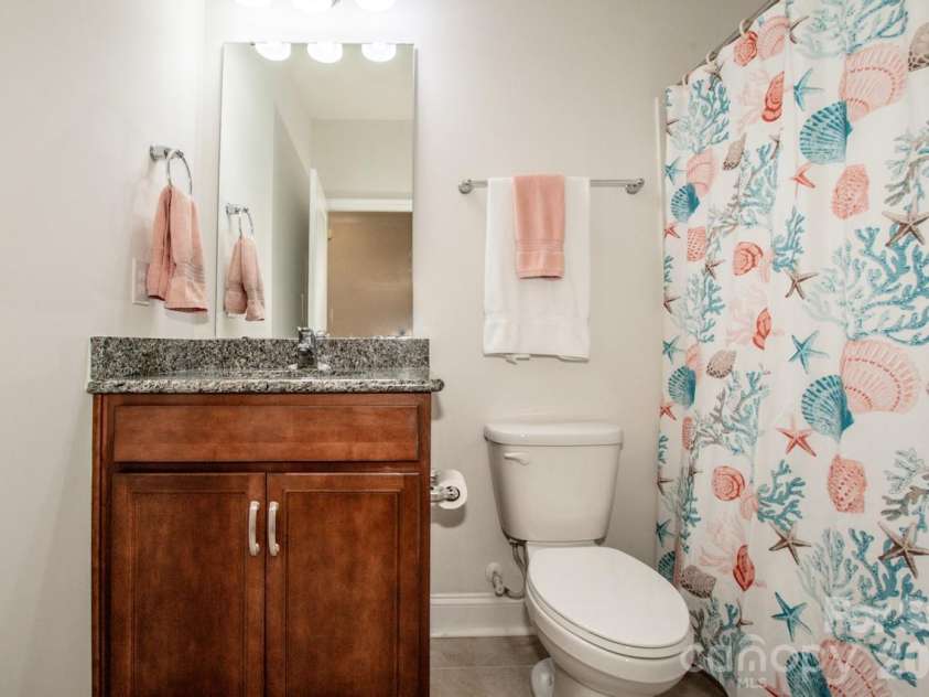 122 Coddle Way, Mooresville, NC 28115.  MLS# CAR4370294, YatesRealty ID 31603. Shared Hall Bathroom has granite and tub/shower combo