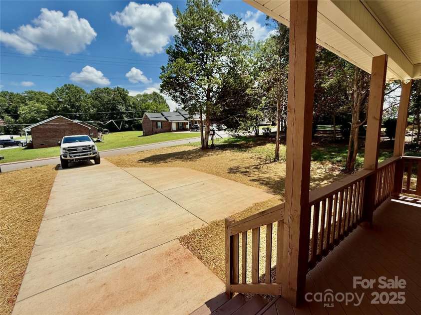 2655 Ashe Avenue, Newton, NC 28658.  MLS# CAR4287601, YatesRealty ID 31603. Actual House
