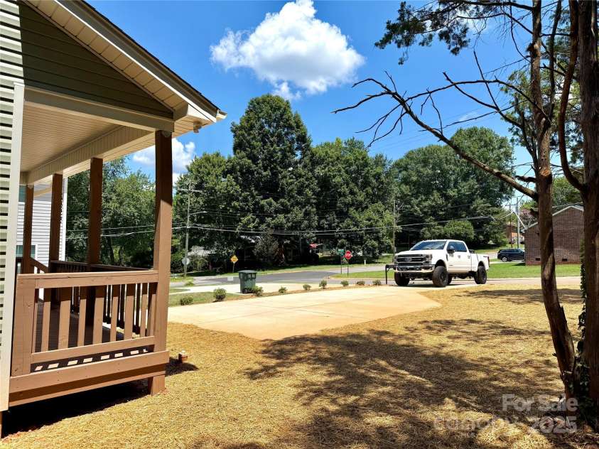 2655 Ashe Avenue, Newton, NC 28658.  MLS# CAR4287601, YatesRealty ID 31603. Actual House