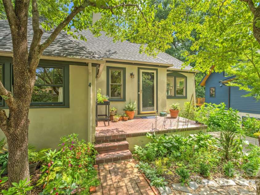 4 Duke Street, Asheville, NC 28803.  MLS# CAR4272623, YatesRealty ID 31605. 