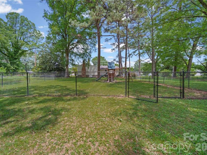 600 Mcadenville Road, Lowell, NC 28098.  MLS# CAR4383777, YatesRealty ID 31605. 