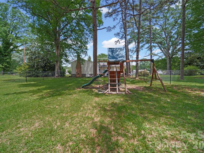 600 Mcadenville Road, Lowell, NC 28098.  MLS# CAR4383777, YatesRealty ID 31605. 