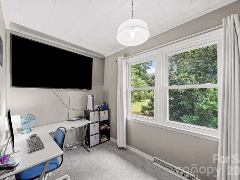 600 Mcadenville Road, Lowell, NC 28098.  MLS# CAR4383777, YatesRealty ID 31605. 